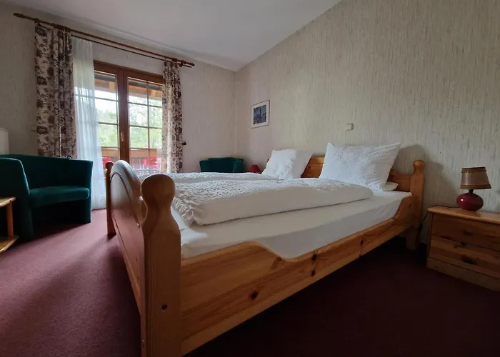 Zum Loewen 3* 토트무스