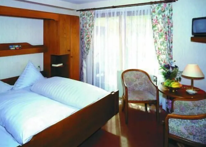 Zum Loewen 3* 토트무스