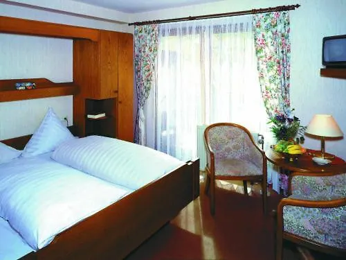 호텔 Zum Loewen 3*